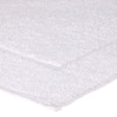 Set de Toallas Hoteleras y Tapete para el baño en color Blanco, pensado en Renta Vacacional